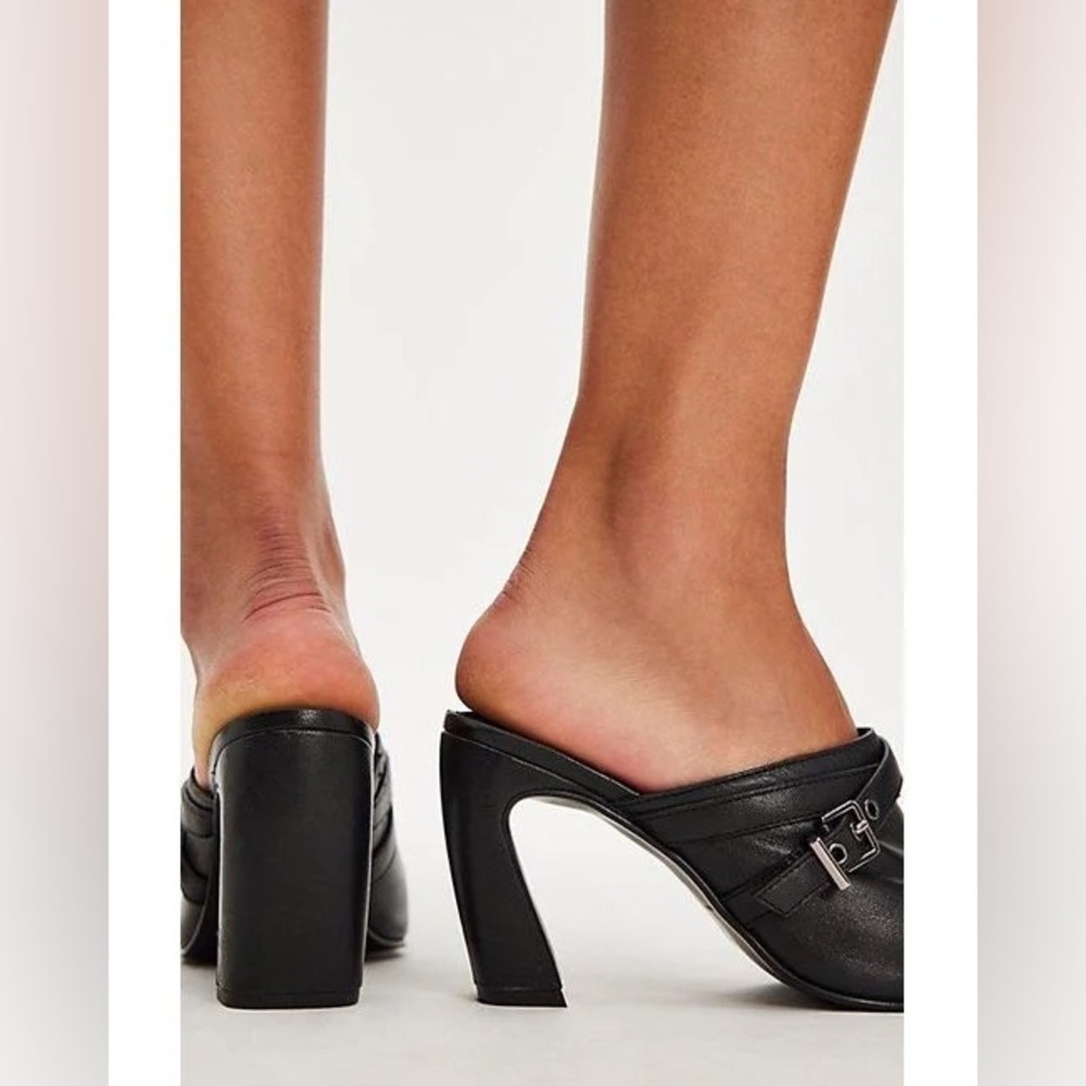 New Free People Black Leather Date Night Heeled Mules Shoes sz 8.5 - Picture 2 of 8